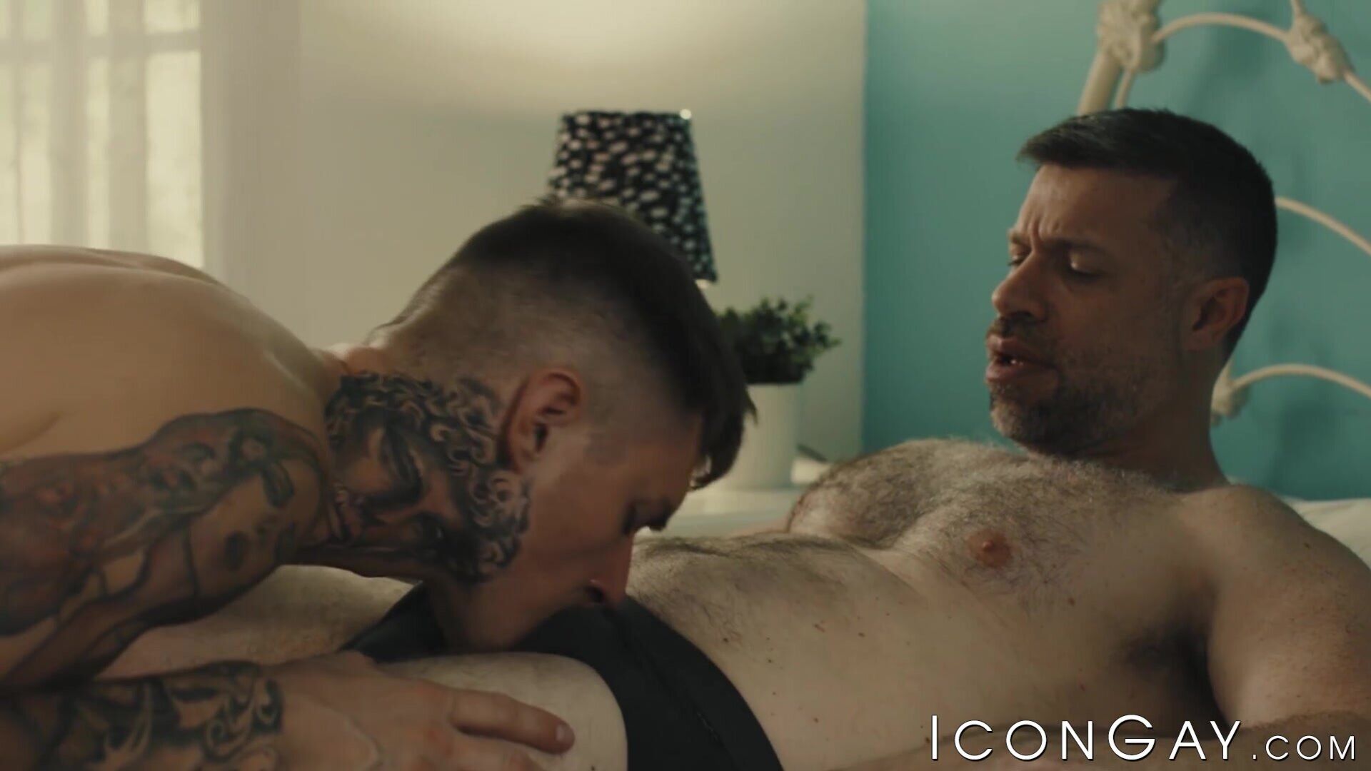 Muscular daddy Tristan Jaxx roughly demolishes tatted Zak Bishop