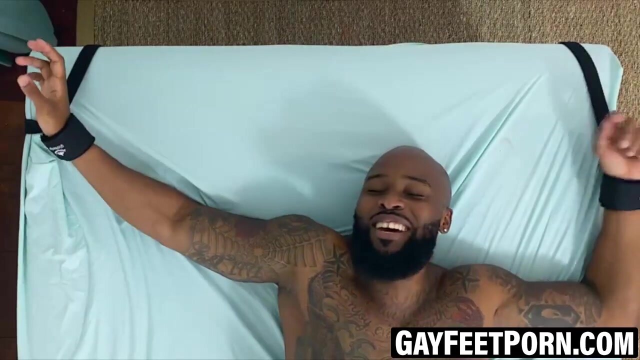 Hunky Dallas wakes to hairy guy tickling feet and armpits